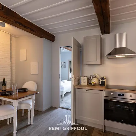 Dolphin View - 1st Floor - Charming Comfortable Flat On The Port Appartement *