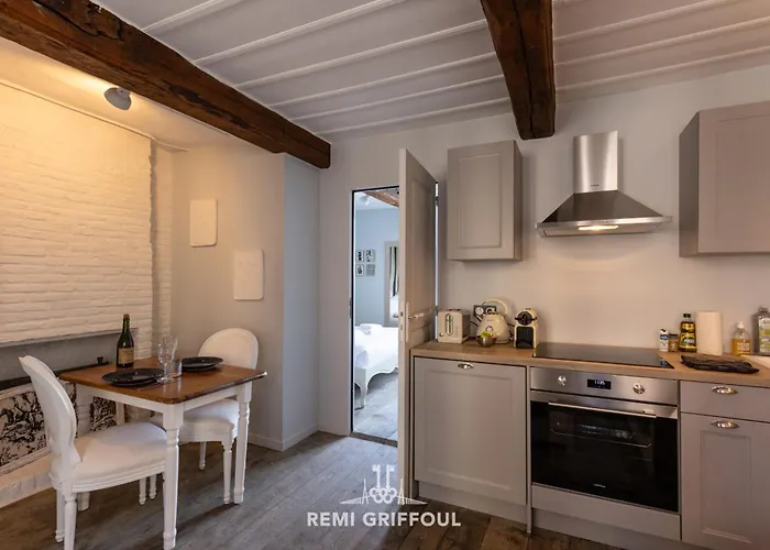 Dolphin View - 1st Floor - Charming Comfortable Flat On The Port Appartamento *