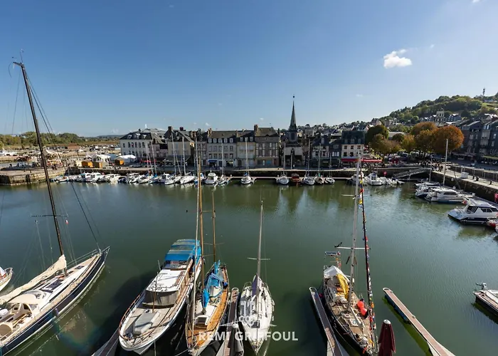 Dolphin View - 1st Floor - Charming Comfortable Flat On The Port