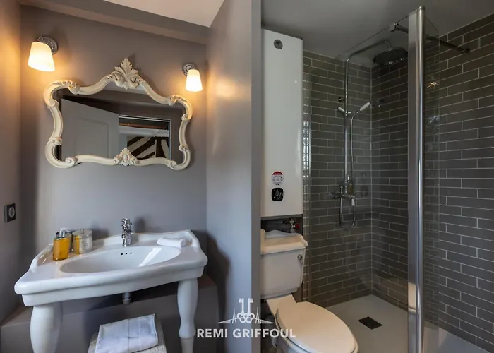 Dolphin View - 1st Floor - Charming Comfortable Flat On The Port * Honfleur