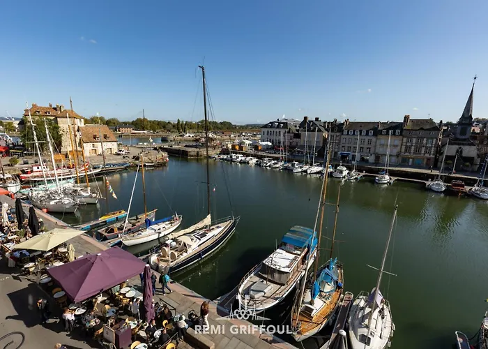 Dolphin View - 1st Floor - Charming Comfortable Flat On The Port * Honfleur